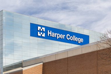 Palatine, IL, ABD - 28 Ekim 2024: Harper College, Şikago 'nun banliyölerinde 1967 yılında açılan bir devlet üniversitesidir..