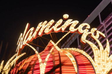 Las Vegas, NV, ABD - 9 Kasım 2024 Flamingo Las Vegas Vegas 'ın ortasında ve Caesars Entertainment' in sahibi olduğu bir oteldir..