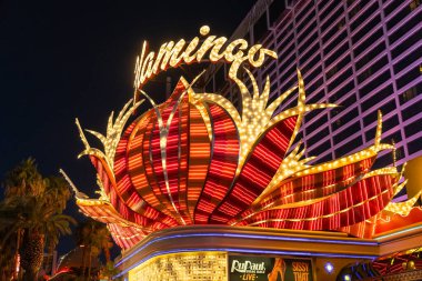 Las Vegas, NV, ABD - 9 Kasım 2024 Flamingo Las Vegas Vegas 'ın ortasında ve Caesars Entertainment' in sahibi olduğu bir oteldir..