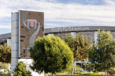 Inglewood, CA, USA - 14 Kasım 2024: Sofi Stadyumu NFL Los Angles Rams and Chargers 'a ev sahipliği yapmaktadır. Son teknoloji binası, Super Bowl ve Olimpiyatların geçmişteki ve gelecekteki yeri..