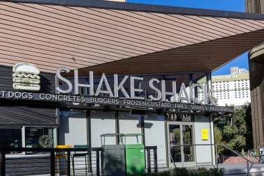 Las Vegas, NV, ABD - 10 Kasım 2024 Shake Shack, ABD 'li günlük fast food restoran zinciri..
