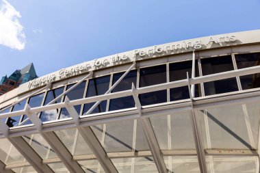 Milwaukee, WI, ABD - 10 Ağustos 2024: Marcus Performans Sanatları Merkezi, Milwaukee şehir merkezinde yer alan kar amacı gütmeyen bir sanat merkezidir..
