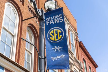 Nashville, TN, ABD - 8 Mart 2025: Bridgestone Arena 'da Nashville' de düzenlenen NCAA SEC Erkekler Basketbol Turnuvası 'na hoş geldiniz.