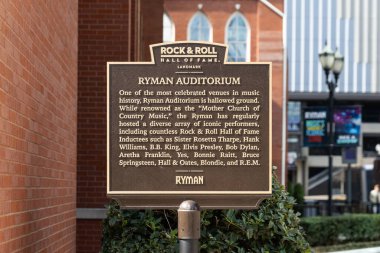 Nashville, TN, ABD - 8 Mart 2025: Ryman Oditoryumu, 1892 yılında Nashville, TN 'de inşa edilen dünyaca ünlü bir müzik mekanıdır..