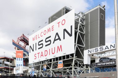 Nashville, TN, ABD - 8 Mart 2025: Nissan Stadyumu çoğunlukla NFL 'nin Tennessee Titans' ına ev sahipliği yapmakla birlikte diğer futbol ve futbol maçları, konserler ve etkinliklere de ev sahipliği yapmaktadır. Cumberland Nehri 'nin karşısında..