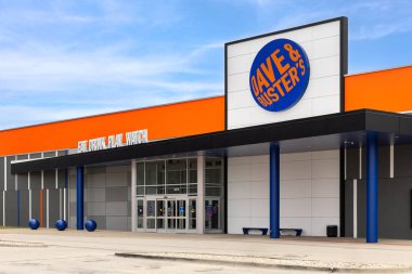 Rosemont, IL, ABD - 8 Mart 2025: Dave and Buster 's video oyunları, yemekler, içecekler ve spor yapan bir restoran ve eğlence alanıdır..