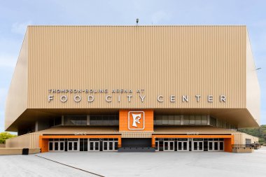 Knoxville, TN, ABD - 12 Nisan 2025: Tennessee Üniversitesi Food City Centre 'daki Thompson-Boling Arena Tennessee Gönüllü Basketbol ve Voleybol takımlarının evidir..