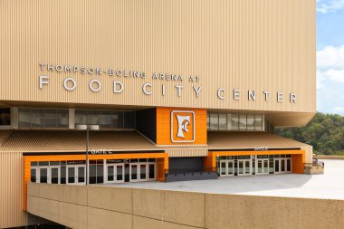 Knoxville, TN, ABD - 12 Nisan 2025: Tennessee Üniversitesi Food City Centre 'daki Thompson-Boling Arena Tennessee Gönüllü Basketbol ve Voleybol takımlarının evidir..