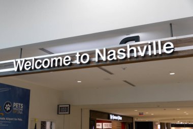 Nashville, TN, ABD - 16 Nisan 2025: Nashville tabelasına hoş geldiniz. Aslen Berry Field olarak bilinen Nashville Uluslararası Havalimanı, 1937 yılında şehir merkezinin hemen güneydoğusunda inşa edilmiştir..