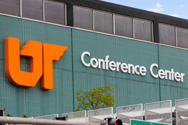 Knoxville, TN, ABD - 12 Nisan 2025: Tennessee Üniversitesi 'nin UT Konferans Merkezi küçük çalışma alanları olan seminerler ve etkinlikler için büyük bir tesistir..