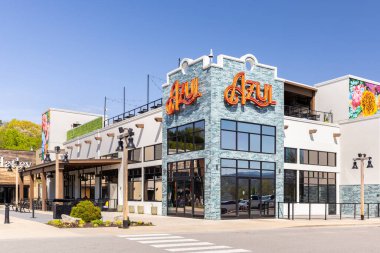 Gatlinburg, TN, ABD - 13 Nisan 2025: Azul Cantina Pigeon Forge 'un göbeğinde yer almaktadır..