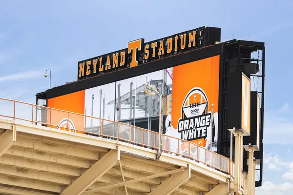 Knoxville, TN, ABD - 12 Nisan 2025: Neyland Stadyumu Tennessee Üniversitesi Gönüllü Spor Takımları 'na ev sahipliği yapmaktadır. Stadyumun kapasitesi 101.915 kişidir..
