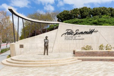 Knoxville, TN, ABD - 12 Nisan 2025: Pat Summitt, Tennessee Üniversitesi basketbol tarihindeki en çok galibiyeti alan kadın basketbol koçu..