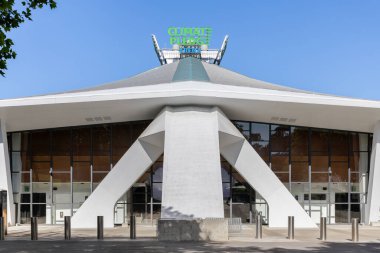 Seattle, WA, ABD - 30 Mayıs 2025: İklim Yemini Arena, Seattle Kraken ve Seattle Storm 'un evi, Seattle şehir merkezinde spor ve etkinliklere ev sahipliği yapan kapalı bir arena.. 