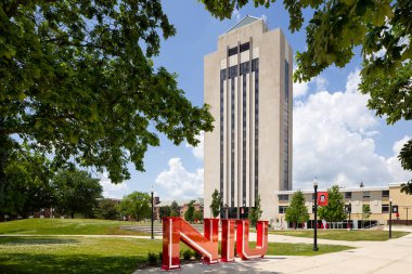 DeKalb, IL, ABD - 19 Haziran 2025: Kuzey Illinois Üniversitesi 1895 yılında kurulan bir devlet araştırma üniversitesidir..