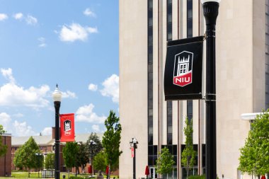 DeKalb, IL, ABD - 19 Haziran 2025: Kuzey Illinois Üniversitesi 1895 yılında kurulan bir devlet araştırma üniversitesidir..