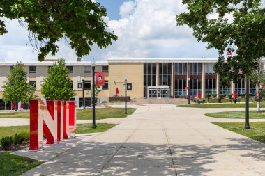 DeKalb, IL, ABD - 19 Haziran 2025: Kuzey Illinois Üniversitesi 1895 yılında kurulan bir devlet araştırma üniversitesidir..