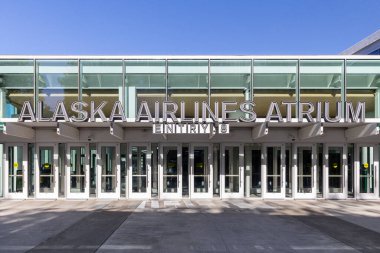 Seattle, WA, ABD - 30 Mayıs 2025: İklim Yemini Arena, Seattle Kraken ve Seattle Storm 'un evi, Seattle şehir merkezinde spor ve etkinliklere ev sahipliği yapan kapalı bir arena..