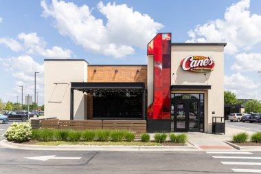 Westmont, IL, ABD - 3 Temmuz 2025: Raising Cane 's, Amerikan fast food restoran zinciri..