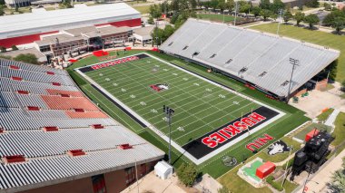 DeKalb, IL, ABD - 19 Haziran 2025: Huskie Stadyumu Kuzey Illinois Üniversitesi Huskies futbol takımına ev sahipliği yapmaktadır. Takım NCAA 'da Orta Amerika konferansında. Hava görünümü.
