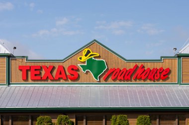 Joliet, IL, ABD - 16 Temmuz 2025 Teksas Roadhouse, Teksas ve Güneybatı mutfağı olan bir Amerikan et lokantası zinciri..