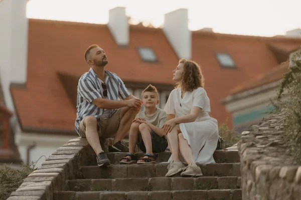 Family Relaxing Stairs Roofs Old European Town Happy Father Mother — Photo