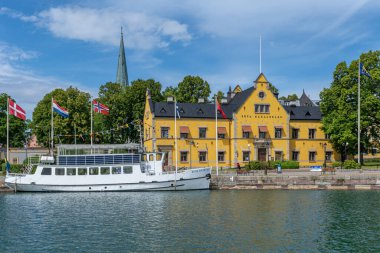 Motala, İsveç, Temmuz 07, 2017. İsveç 'in Motala kentindeki Gota Kanalı' nın güzel yaz manzarası.