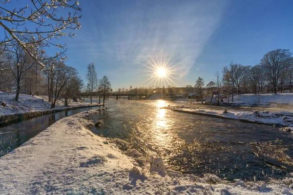 Зимний Вид Воду Льющуюся Гидравлической Электростанции Швеции Холодным Зимним Утром — стоковое фото