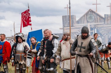 Private Vsetaty, Çek Cumhuriyeti, 2 Eylül 2023: Ortaçağ Savaşı 'nın yeniden inşası, Tarihi Festival, Kılıç Dövüşleri, Zırhlı Şövalyeler, Karanlık Çağ Ordu oluşumu, zırhlı askerler