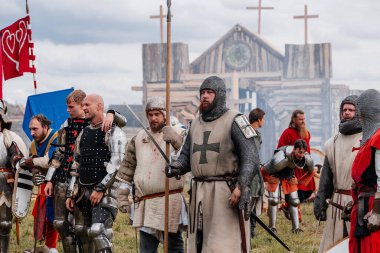 Private Vsetaty, Çek Cumhuriyeti, 2 Eylül 2023: Ortaçağ Savaşı 'nın yeniden inşası, Tarihi Festival, Kılıç Dövüşleri, Zırhlı Şövalyeler, Karanlık Çağ Ordu oluşumu, zırhlı askerler