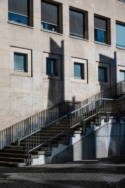 Brüksel Eski Kent, Brüksel Başkent Bölgesi, Belçika, 10 21 2022 - Ulusal Kütüphane Binası Merdiveni