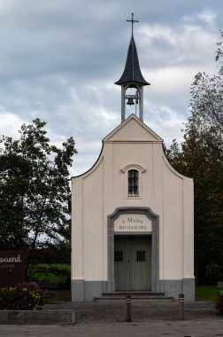 Laarne, Doğu Flaman Bölgesi, Belçika, 11 03 2022 - Maria 'ya adanmış yerel kilise