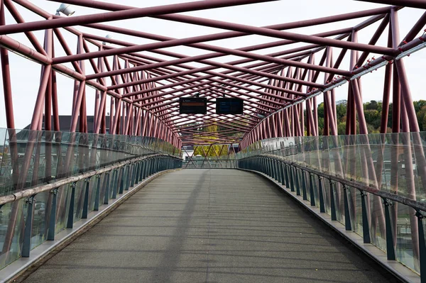 Ааршот Флемиш Брабант Бельгия 2022 Пешеходный Мост Через Железнодорожные Пути — стоковое фото