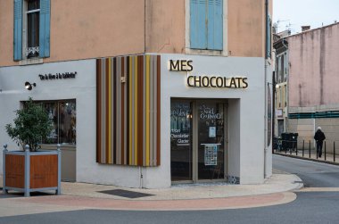 Ales, Occitanie, France, 12 30 2022 - Fine food shop called My chocolats, from bean to tablet situated in old town