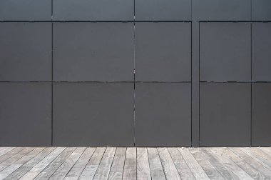 Paphos, Paphos İlçesi, Kıbrıs - 23 Mart 2023 Fabrika Tepesi arkeoloji sahasının ziyaretçileri için çağdaş metal duvar