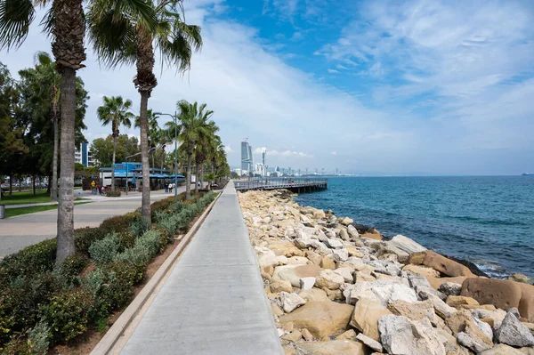 Limassol Кіпр Березня 2023 Бетонна Променада Скелі Пальми Узбережжі — стокове фото