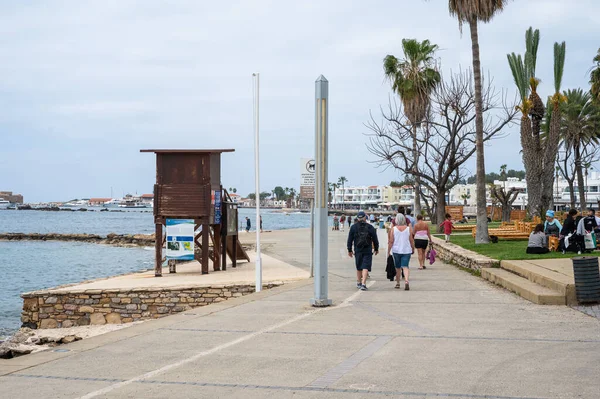 Paphos Cyprus Maart 2023 Mensen Die Strandboulevard Van Een Vakantieoord — Stockfoto