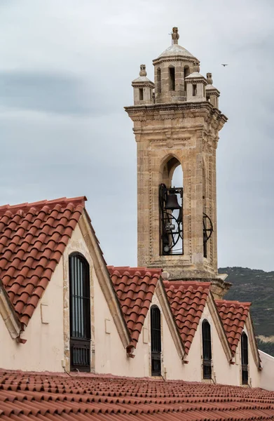 Omodos, Limasol Bölgesi, Kıbrıs, 24 Mart 2023 - Kutsal Haç Manastırı Tarihi Kulesi