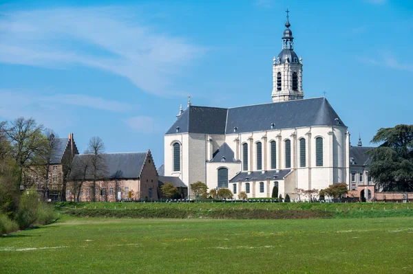 Averbode Laakdal Belgique Avril 2023 Église Abbaye Blanche Dans Une — Photo