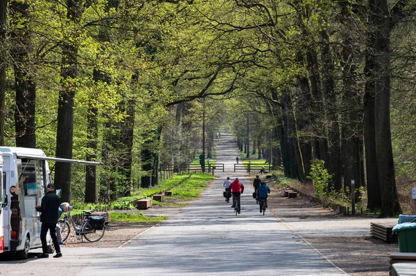 Авербоде Лаакдал Бельгия Апреля 2023 Года Местные Туристы Идущие Lekdreef — стоковое фото