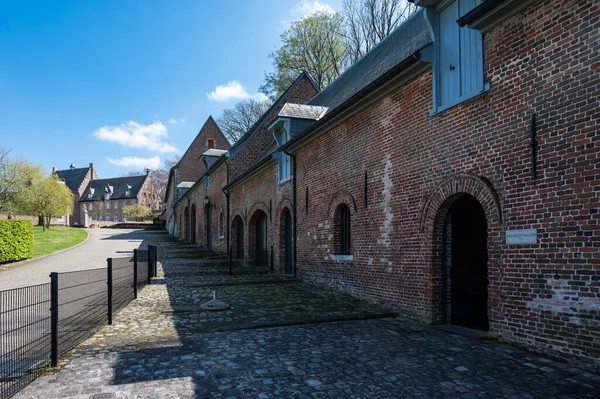 Авербоде Лакдал Бельгия Апреля 2023 Года Исторические Здания Внутренний Двор — стоковое фото