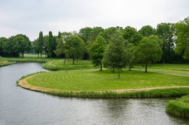 Tarihi Köy Merkezi, Hulst, Zeeland, Hollanda çevresindeki yeşil park