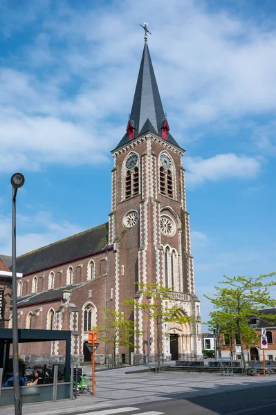 2023年5月21日 比利时东佛兰芒大区 圣吉里斯 瓦斯古城广场 Sint Gillis Waas 圣吉尔斯教堂 Church Saint — 图库照片