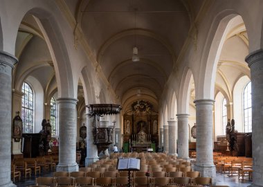 Buggenhout, Doğu Flaman Bölgesi, Belçika, 11 Haziran 2023 - Gotik Aziz Nicolas Kilisesi 'nin iç tasarımı