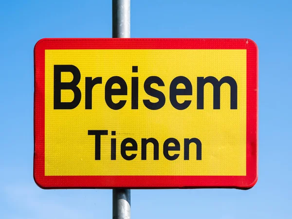 Breisem Brabancja Flamandzka Belgia Maja 2023 Żółty Czerwony Znak Miejscowości — Zdjęcie stockowe