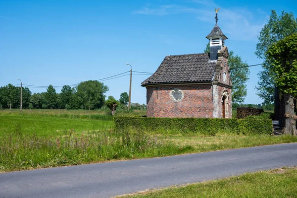 Waasmunster Obwód Flamandzki Wschodni Belgia Czerwca 2023 Murowana Kaplica Polach — Zdjęcie stockowe