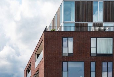 Boom, Antwerp Eyaleti, Belçika, 30 Haziran 2023 - Çağdaş apartman ve teraslar