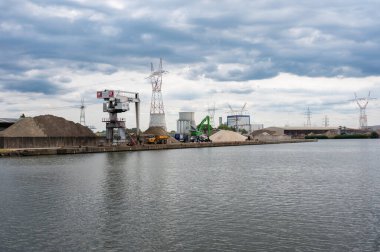 Grimbergen, Flaman Brabant, Belçika, 30 Haziran 2023 kuru malların depolanması ve taşınması için DD nakliye şirketi.