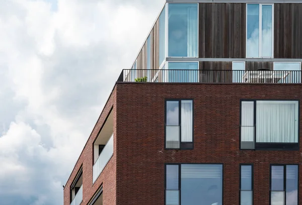 Boom, Antwerp Eyaleti, Belçika, 30 Haziran 2023 - Çağdaş apartman ve teraslar