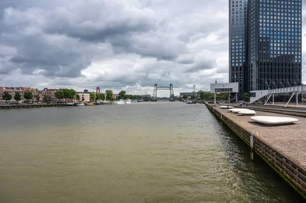 荷兰鹿特丹 南荷兰 2023年7月3日 范拉维斯特恩码头 在纽韦马斯河边有商业大厦 — 图库照片